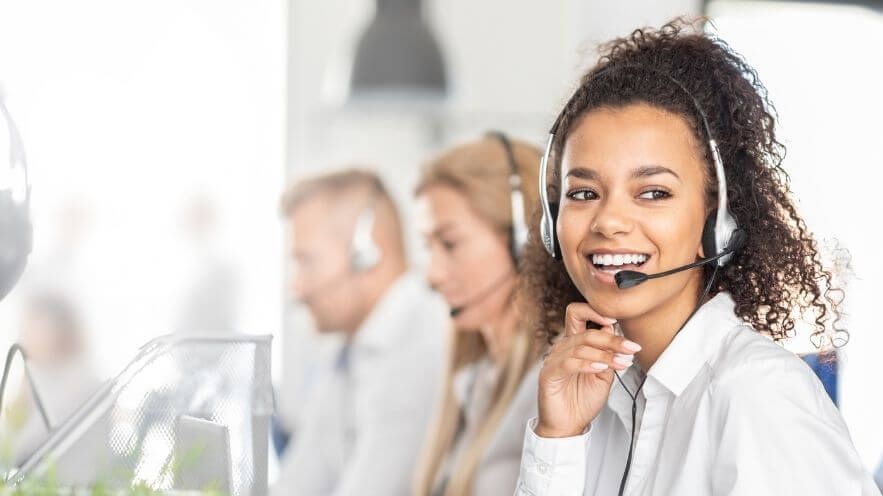 Contact center vs. call center agents